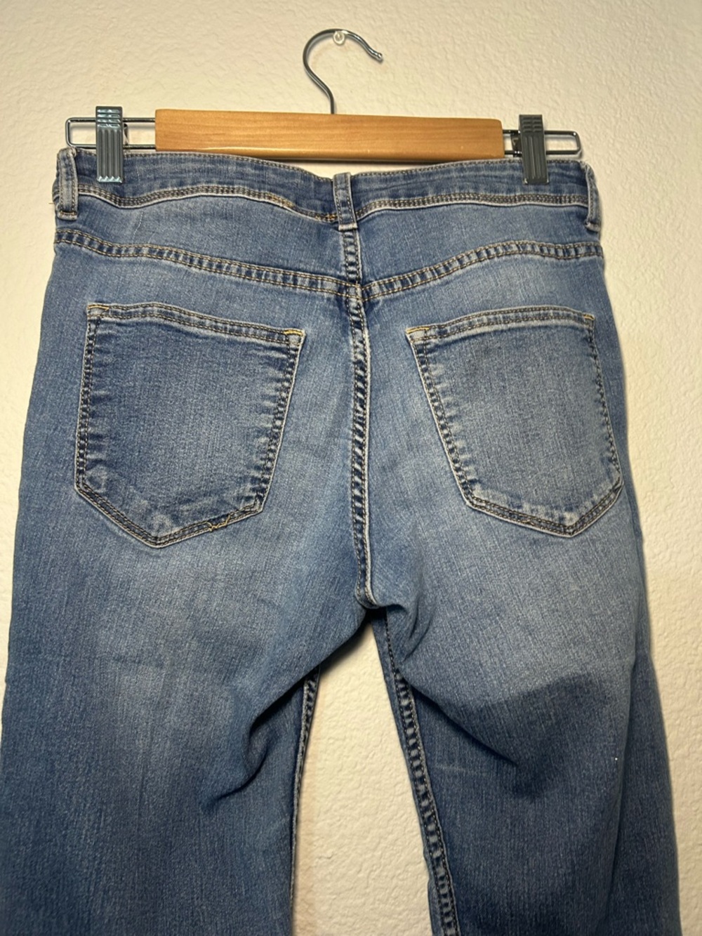 Divided Women's Light Blue Skinny Jeans - Classic Back Pocket Design